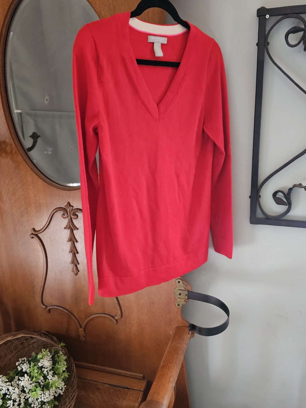 Banana Republic Extra Fine Merino Wool V-Neck Sweater Red Size Large